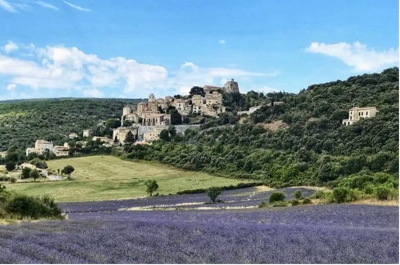 Simiane-la-Rotonde and Rocambole viewed across the lavender fields.